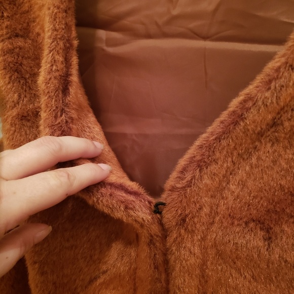 LAST ONE Faux fur vest - Picture 4 of 4